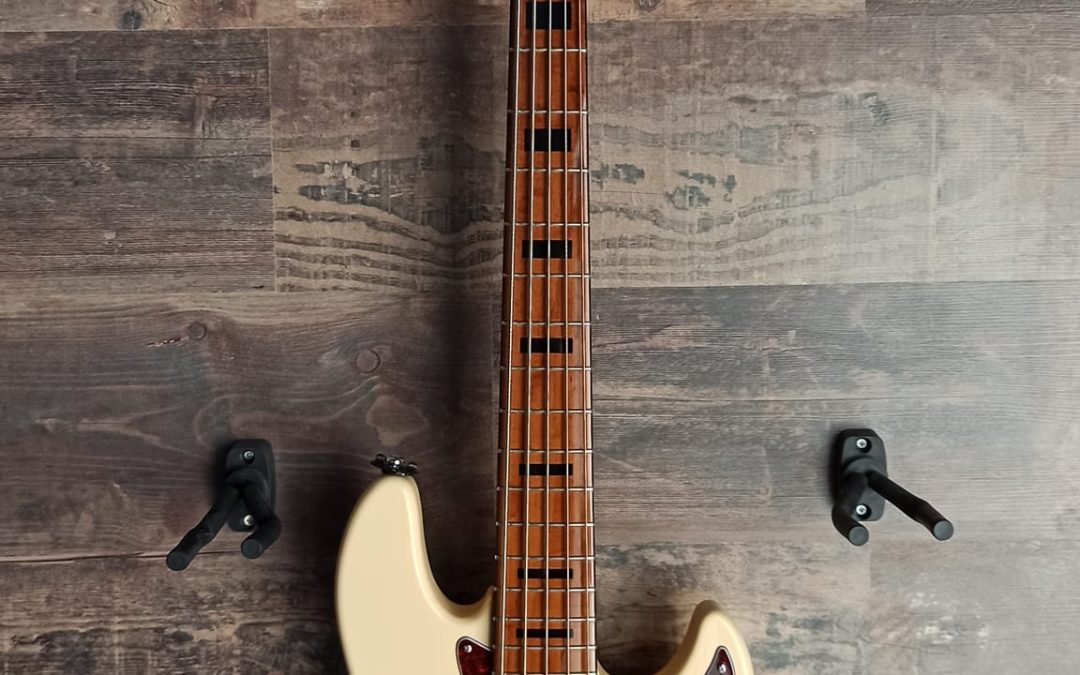 Antes y después de un Jazz Bass