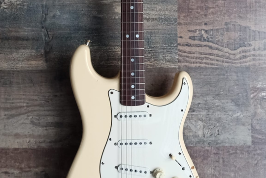 Cambio de trastes a guitarra Greco 