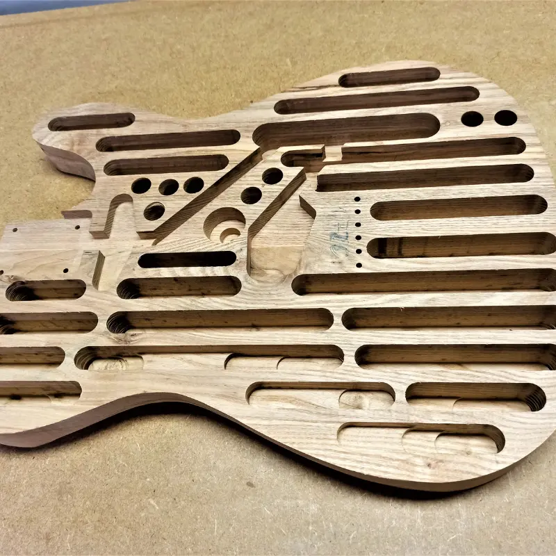 Carcasa de una guitarra vacía