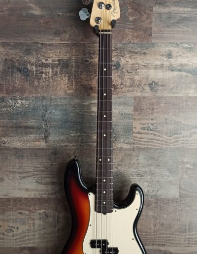 Exposición en pared de guitarra Fender American Professional PB