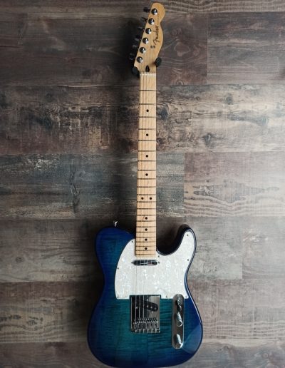 Exposición en pared de guitarra Fender MIJ Hybrid Telecaster