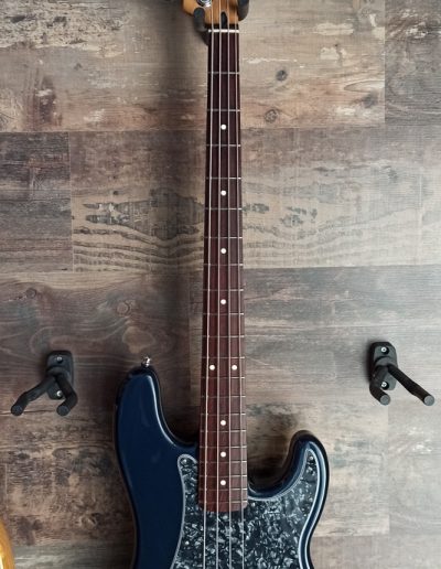 Exposición en pared de guitarra Fender Tony Franklin Precision Bass LPB