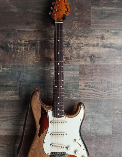 Exposición en pared de guitarra Fender Rory Gallagher Signature Strat