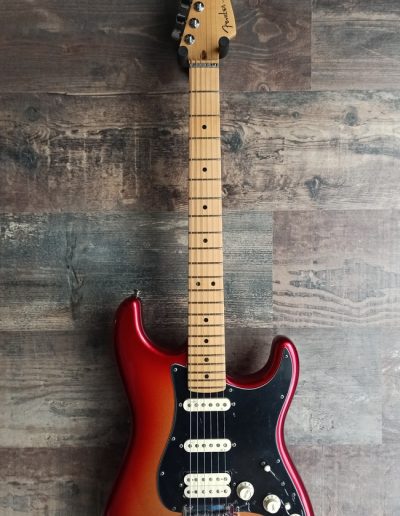 Exposición en pared de guitarra Fender Player Series Strat PF 3TS