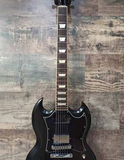 Exposición en pared de guitarra Gibson SG Standard