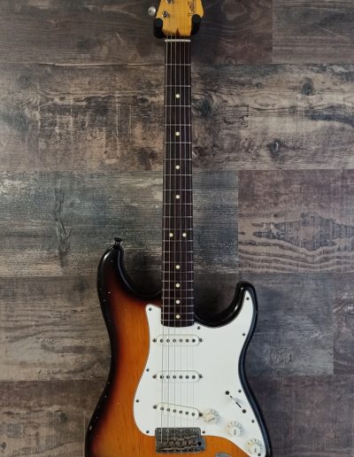 Exposición en pared de guitarra Fender Custom Shop 61 Strat
