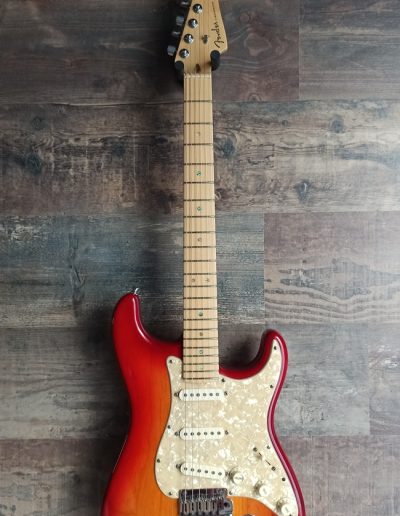 Exposición en pared de guitarra Fender American Deluxe Stratocaster