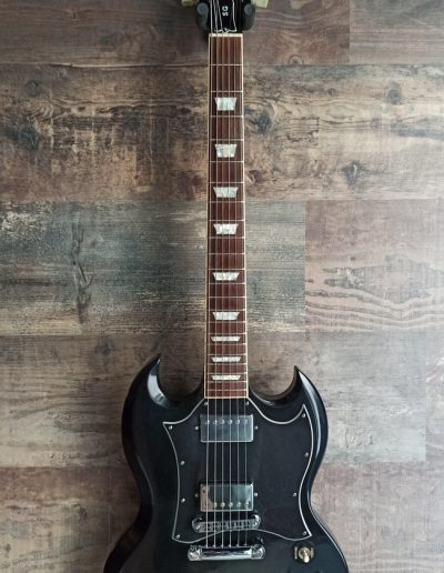 Exposición en pared de guitarra Gibson SG Standard BK