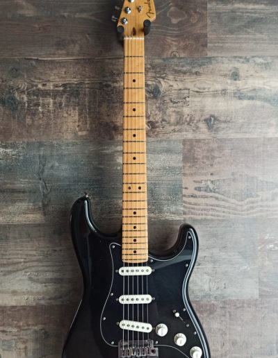 Exposición en pared de guitarra Fender Custom Shop David Gilmour Stratocaster