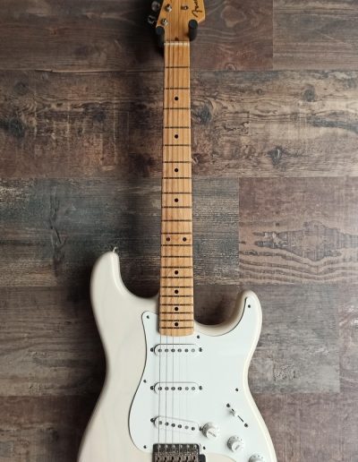 Exposición en pared de guitarra Fender Strat 50's Edition