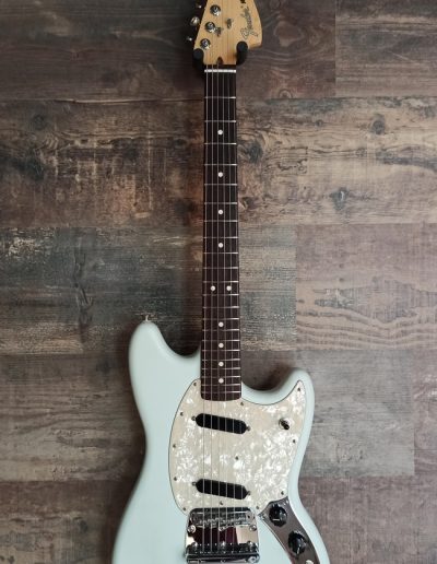 Exposición en pared de guitarra Fender Mustang '69 Reissue
