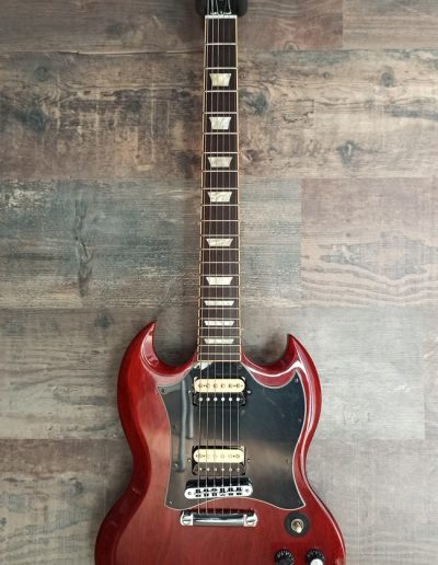 Exposición en pared de guitarra Gibson SG Standard Mahogany Red