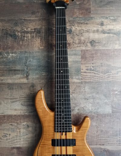 Exposición en pared de guitarra Yamaha TRB-6PⅡ Bubinga Bass