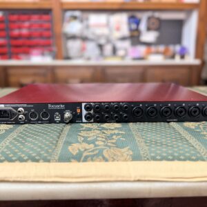 Focusrite Scarlett 18i20 2ª Generación + Behringer ADA8200 Ultragain